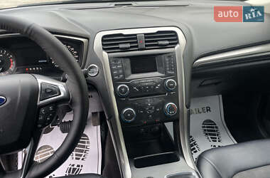 Седан Ford Fusion 2016 в 