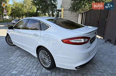 Седан Ford Fusion 2015 в 