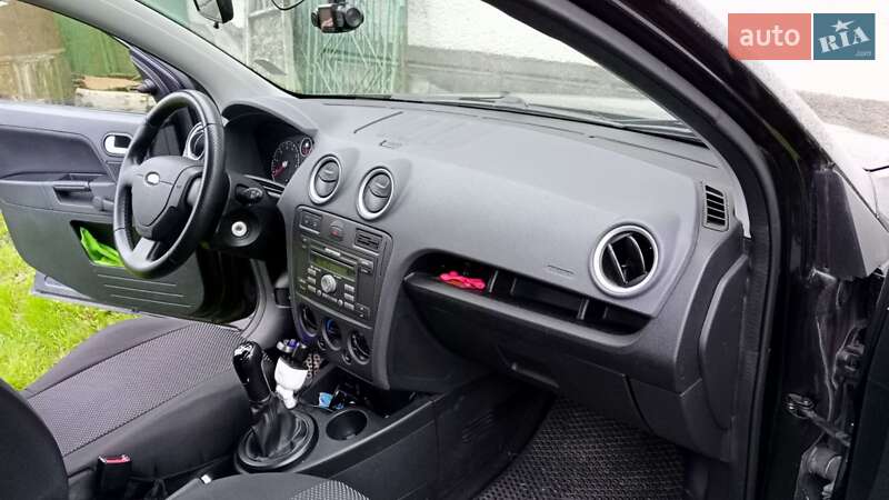 Хэтчбек Ford Fusion 2005 в Галиче