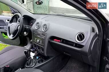 Хетчбек Ford Fusion 2005 в 
