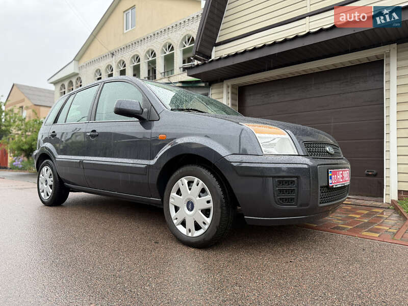 Хэтчбек Ford Fusion 2010 в 