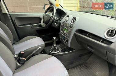 Хэтчбек Ford Fusion 2010 в 