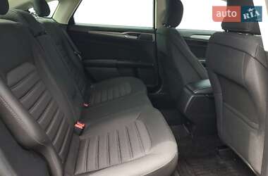 Седан Ford Fusion 2017 в 