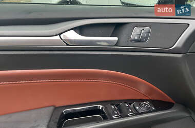 Седан Ford Fusion 2015 в 