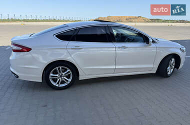 Седан Ford Fusion 2015 в 