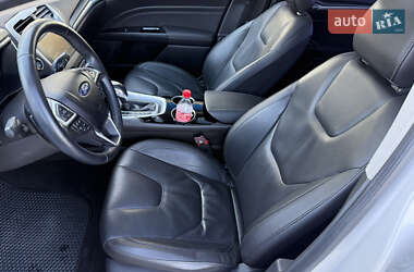 Седан Ford Fusion 2015 в 