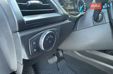 Седан Ford Fusion 2015 в 