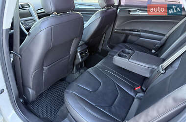Седан Ford Fusion 2015 в 