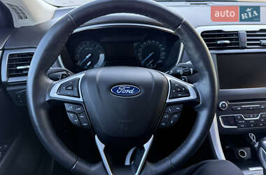Седан Ford Fusion 2015 в 