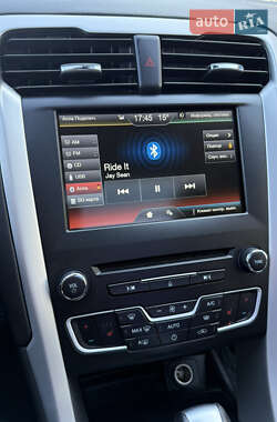 Седан Ford Fusion 2015 в 
