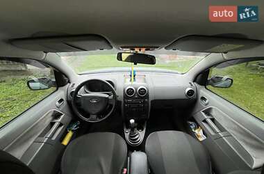 Хэтчбек Ford Fusion 2002 в 