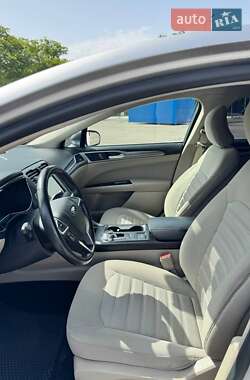 Седан Ford Fusion 2017 в 