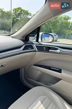 Седан Ford Fusion 2017 в 