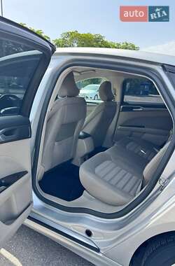 Седан Ford Fusion 2017 в 
