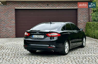 Седан Ford Fusion 2013 в 