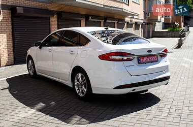 Седан Ford Fusion 2018 в 