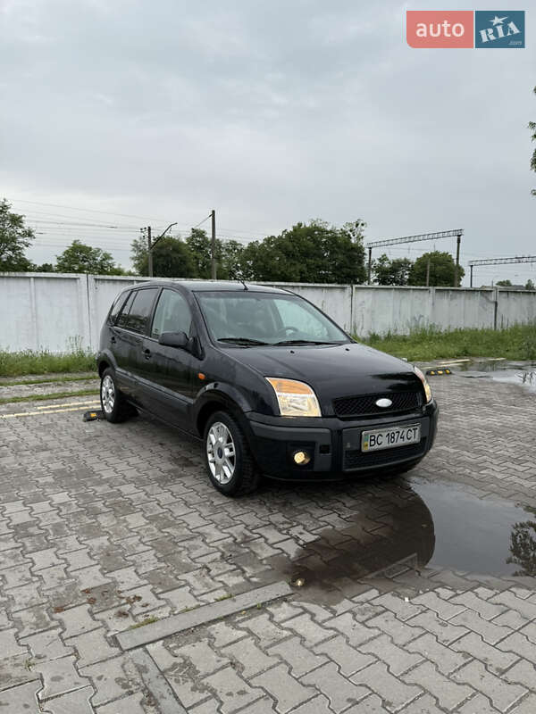 Хэтчбек Ford Fusion 2008 в 