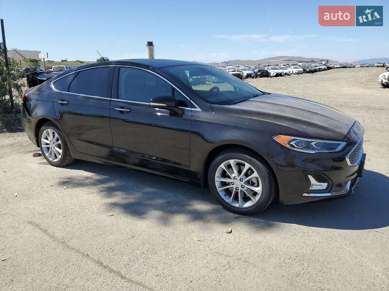 Седан Ford Fusion 2019 в 