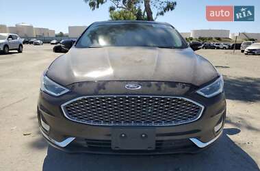 Седан Ford Fusion 2019 в 