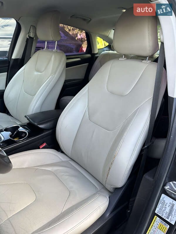 Седан Ford Fusion 2015 в Новомосковську