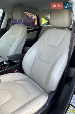 Седан Ford Fusion 2015 в 