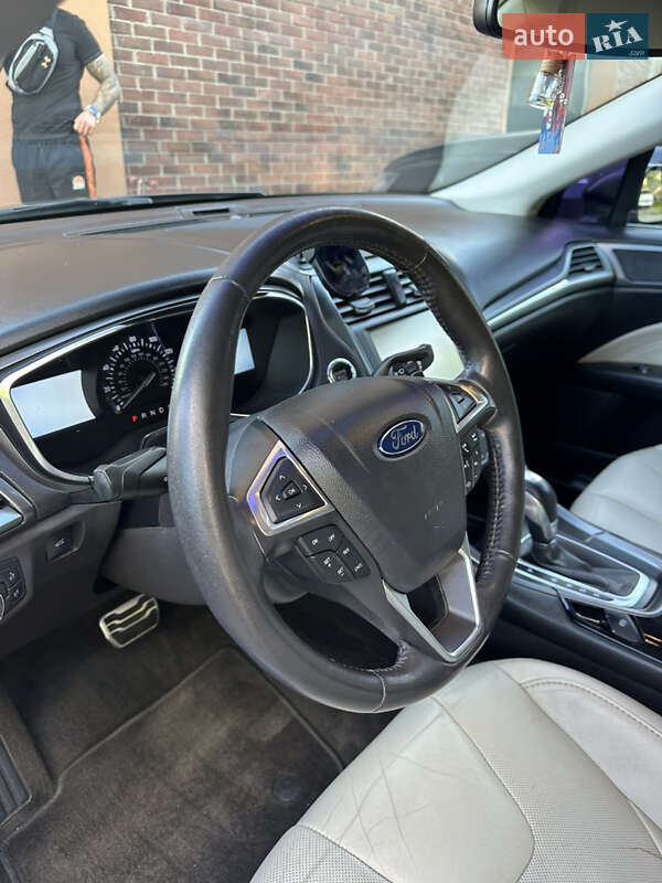 Седан Ford Fusion 2015 в Новомосковську