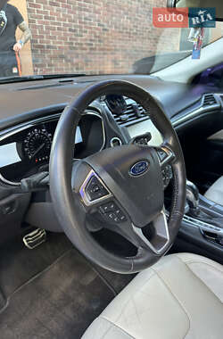 Седан Ford Fusion 2015 в 