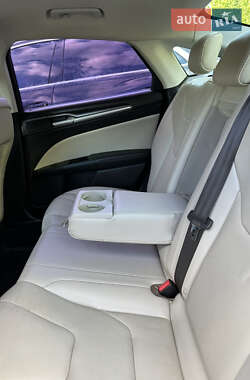 Седан Ford Fusion 2015 в 