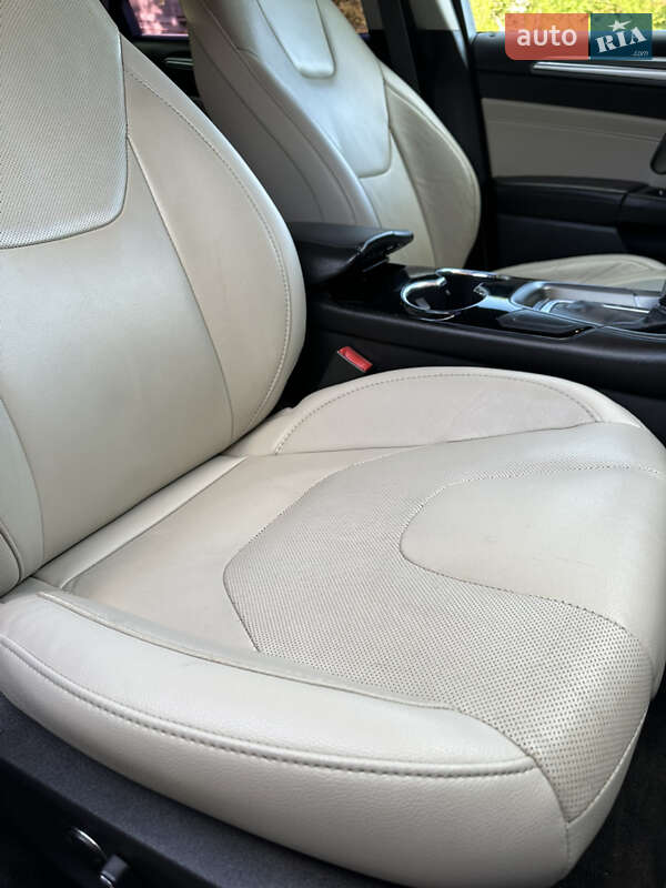Седан Ford Fusion 2015 в Новомосковську
