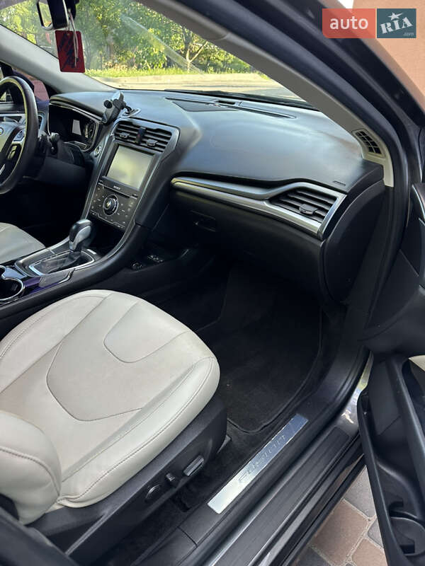 Седан Ford Fusion 2015 в Новомосковську