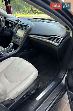 Седан Ford Fusion 2015 в 
