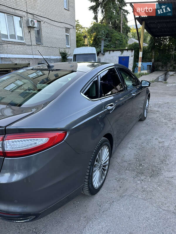 Седан Ford Fusion 2015 в Новомосковську