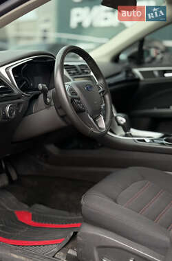 Седан Ford Fusion 2015 в 