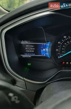 Седан Ford Fusion 2015 в 