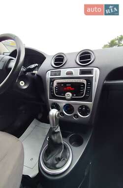 Хэтчбек Ford Fusion 2008 в 
