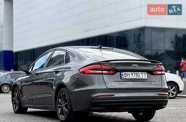 Седан Ford Fusion 2019 в 