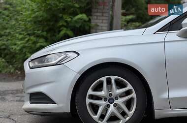 Седан Ford Fusion 2015 в 