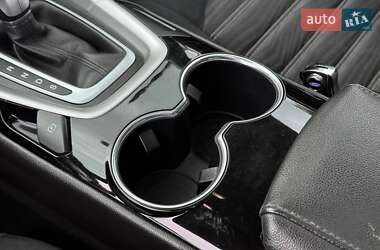Седан Ford Fusion 2015 в 