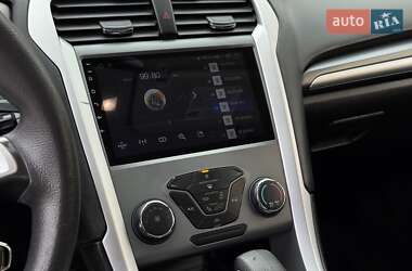Седан Ford Fusion 2015 в 