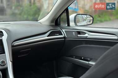 Седан Ford Fusion 2015 в 