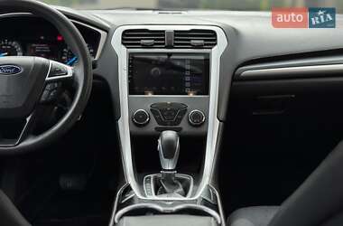 Седан Ford Fusion 2015 в 