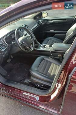 Седан Ford Fusion 2016 в 