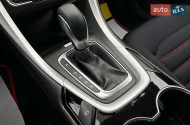 Седан Ford Fusion 2016 в 