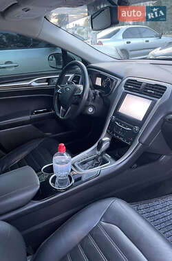 Седан Ford Fusion 2013 в 
