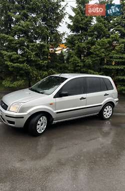 Хэтчбек Ford Fusion 2004 в 