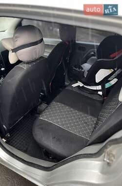 Хэтчбек Ford Fusion 2004 в 
