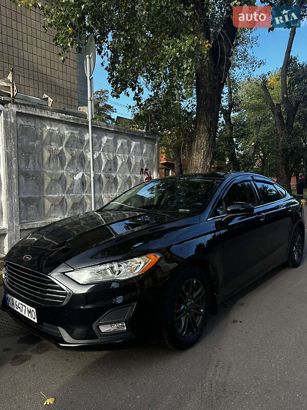 Седан Ford Fusion 2019 в 