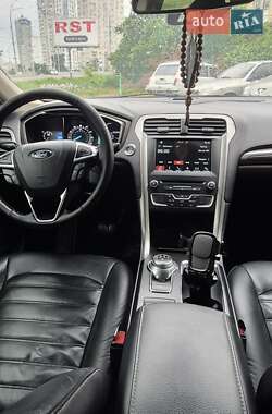 Седан Ford Fusion 2017 в 