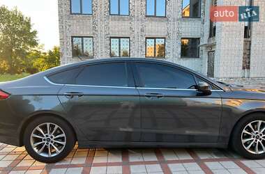 Седан Ford Fusion 2016 в 