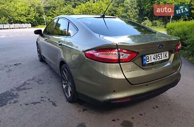 Седан Ford Fusion 2013 в 